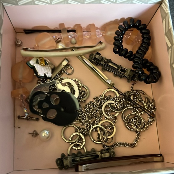 Bundle of 5+ necklaces, 2+ bracelets, 3+ earrings - Picture 4 of 5